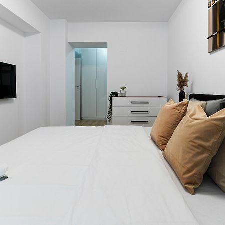 Sandra - Park-View Apt With Balcony & Parking Bucharest Luaran gambar