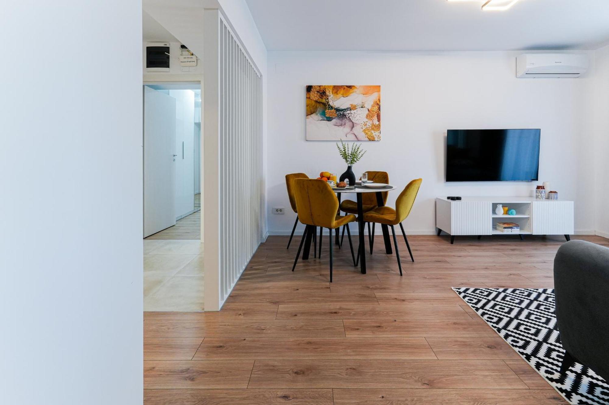 Sandra - Park-View Apt With Balcony & Parking Bucharest Luaran gambar