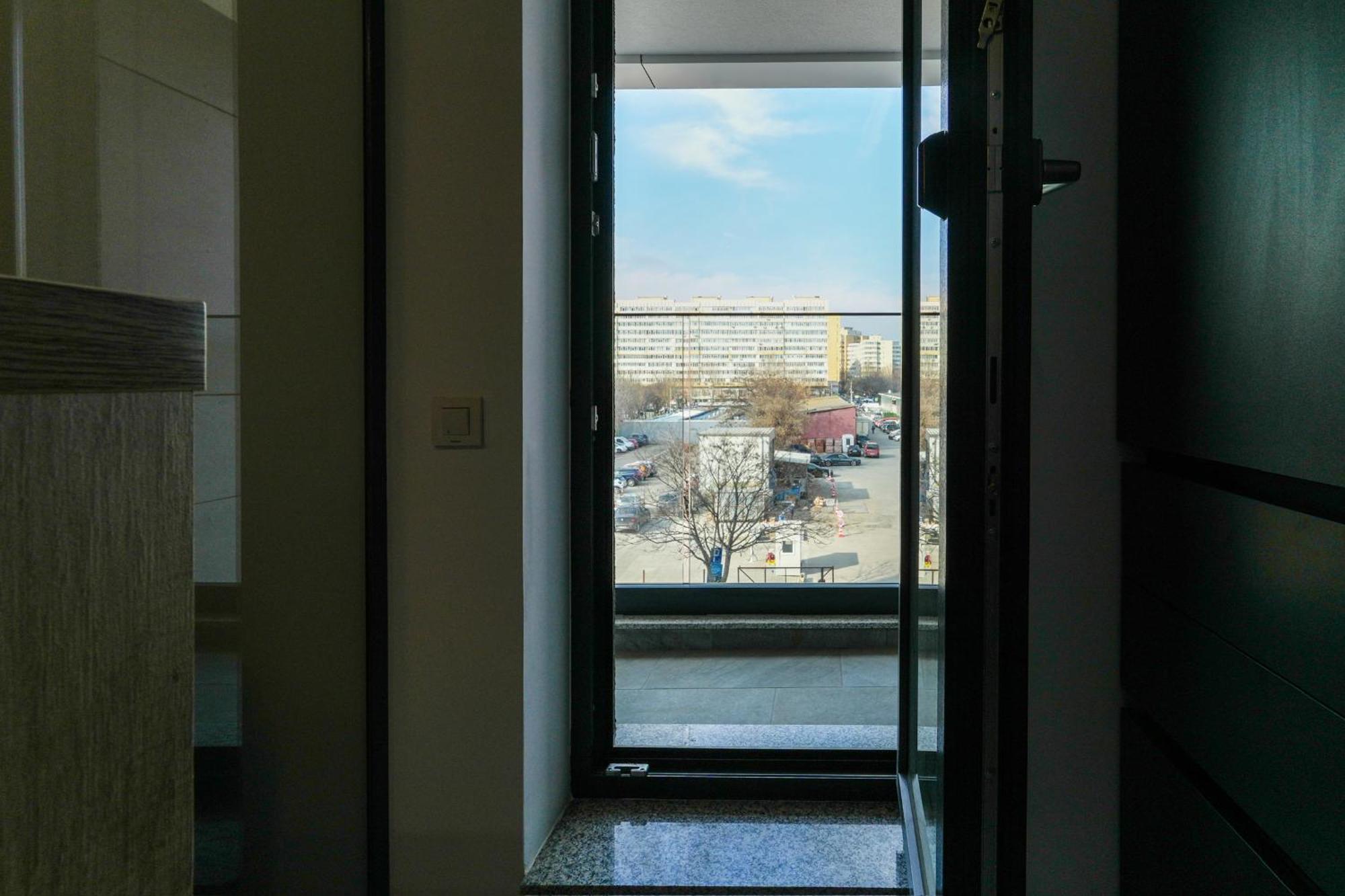 Sandra - Park-View Apt With Balcony & Parking Bucharest Luaran gambar